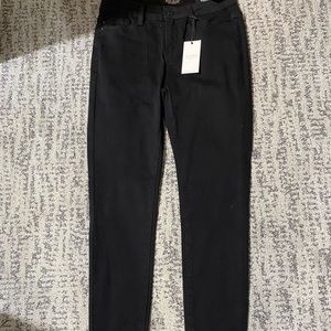 Black Judy blue skinny fit jeans. Size medium.  NWT